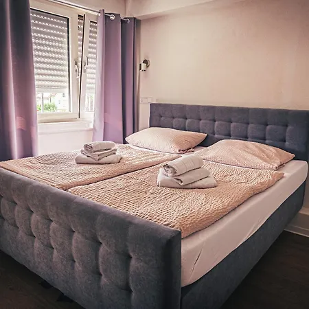 Zur Bergstrasse 호텔 3*