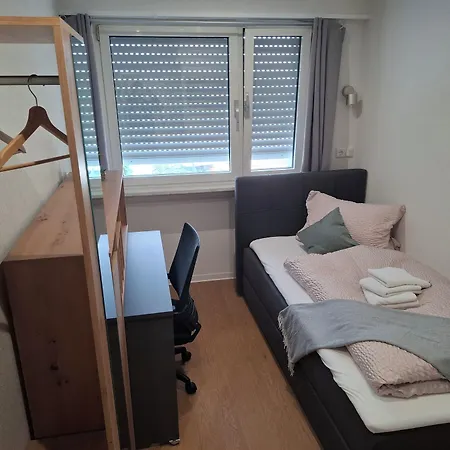 Zur Bergstrasse 3*